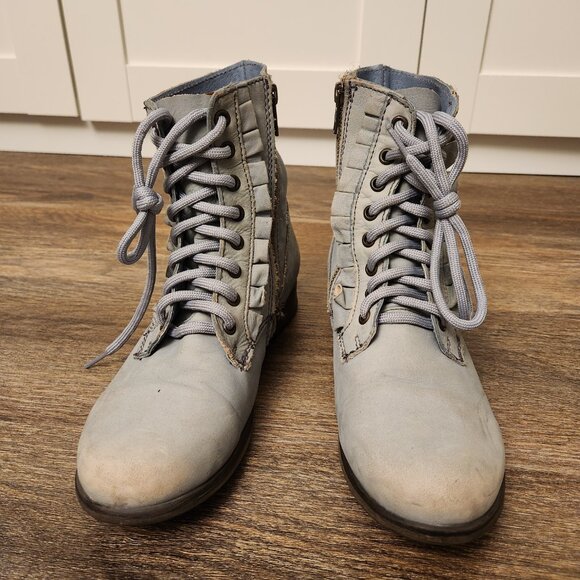 Betsey Johnson Blue Leather Ruffle Ankle Boots Litz Boho Cottagecore Moto size 9 - Picture 7 of 8